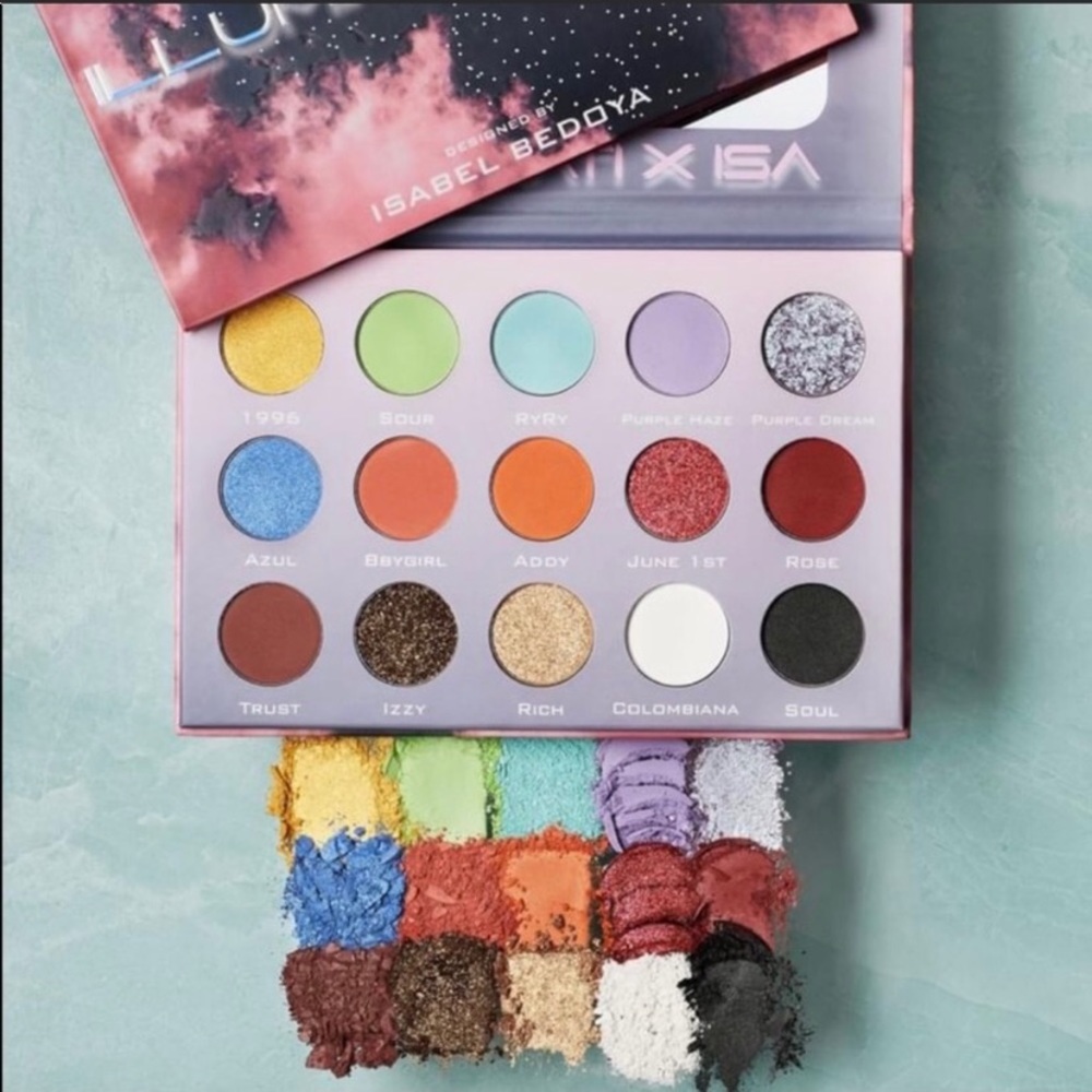 illuminati X is A eyeshadow pallete